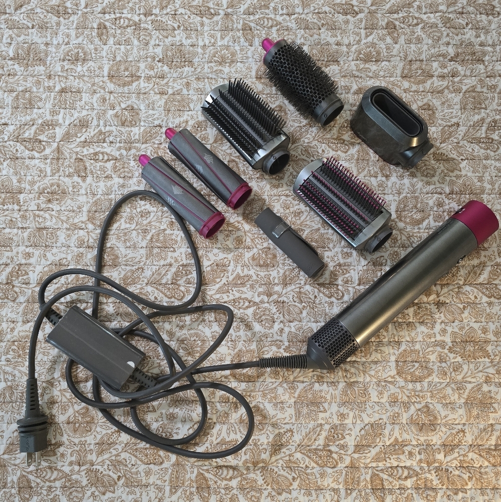 Dyson Airwrap With Accessories